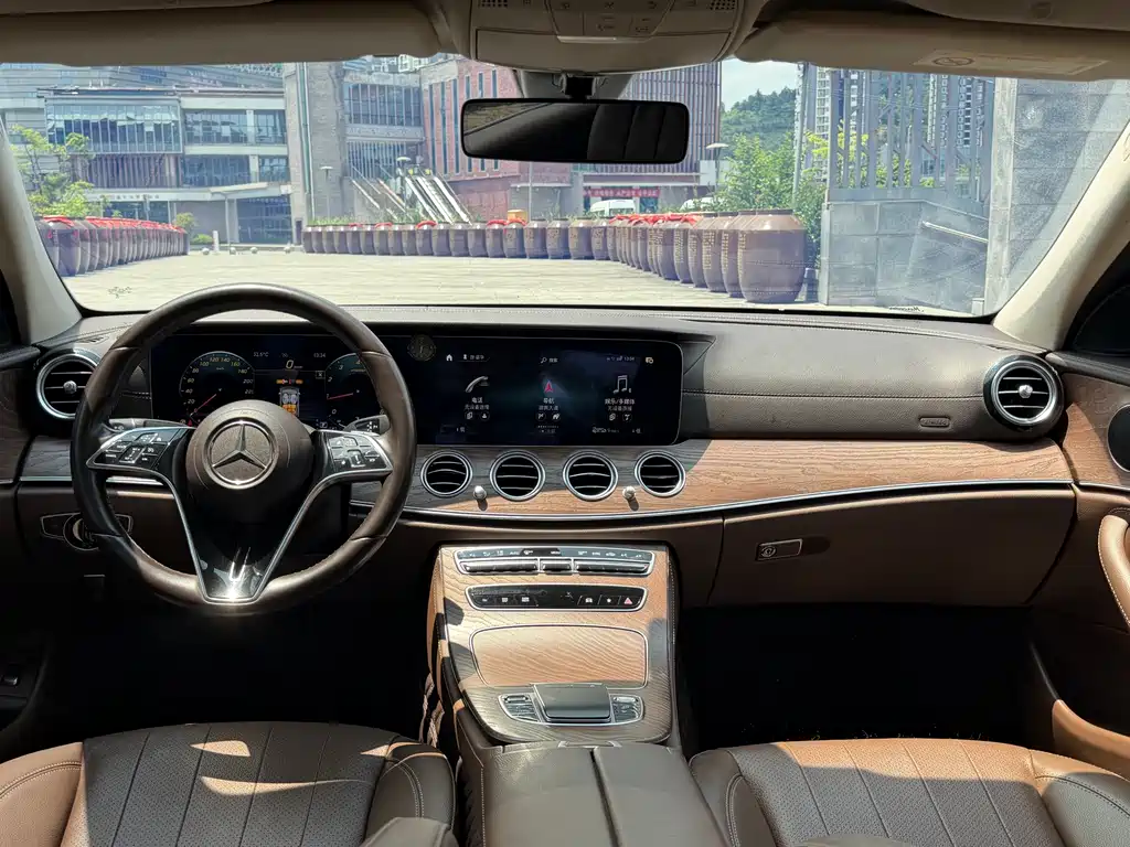 Mercedes-Benz E-Class 2021 — фото 16