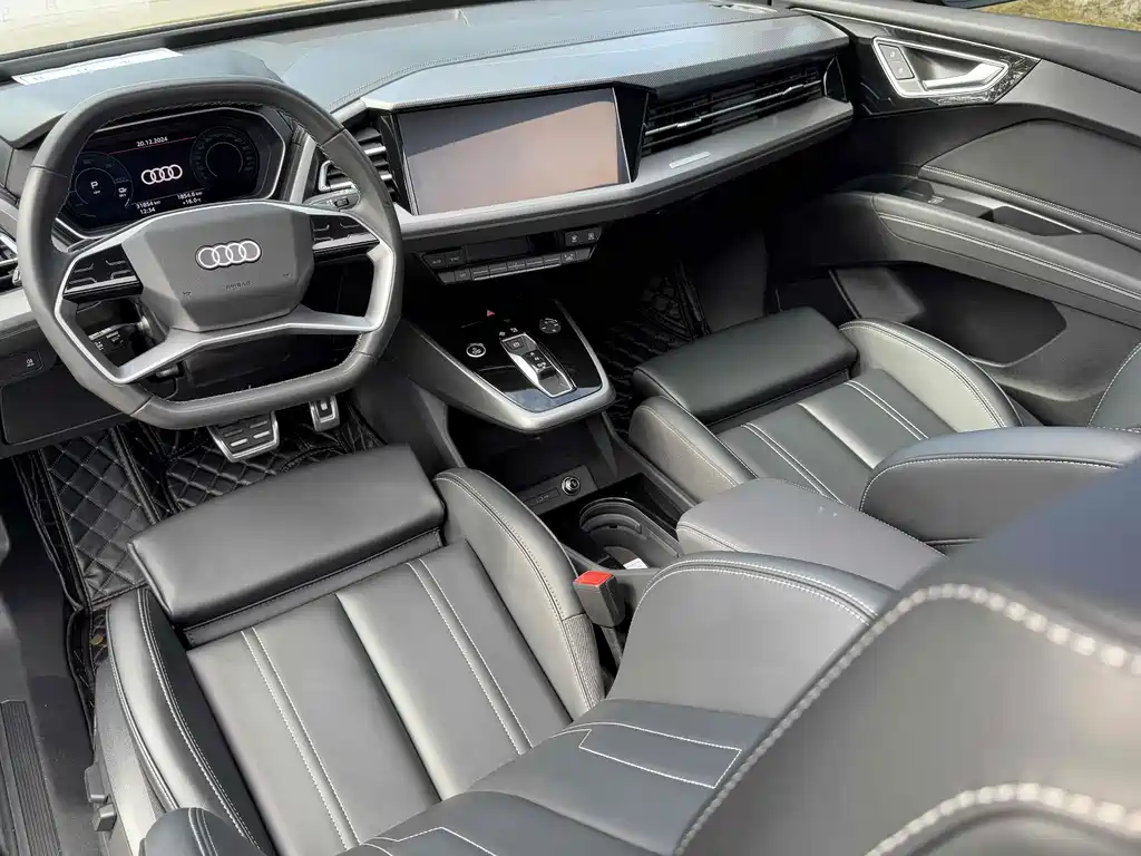 Audi Q4 e-tron 2023 — фото 8