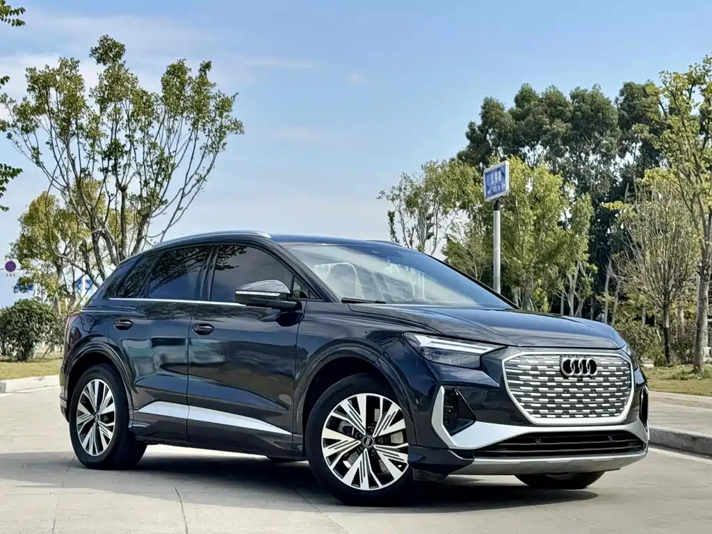 Audi Q4 e-tron 2023 — фото 3
