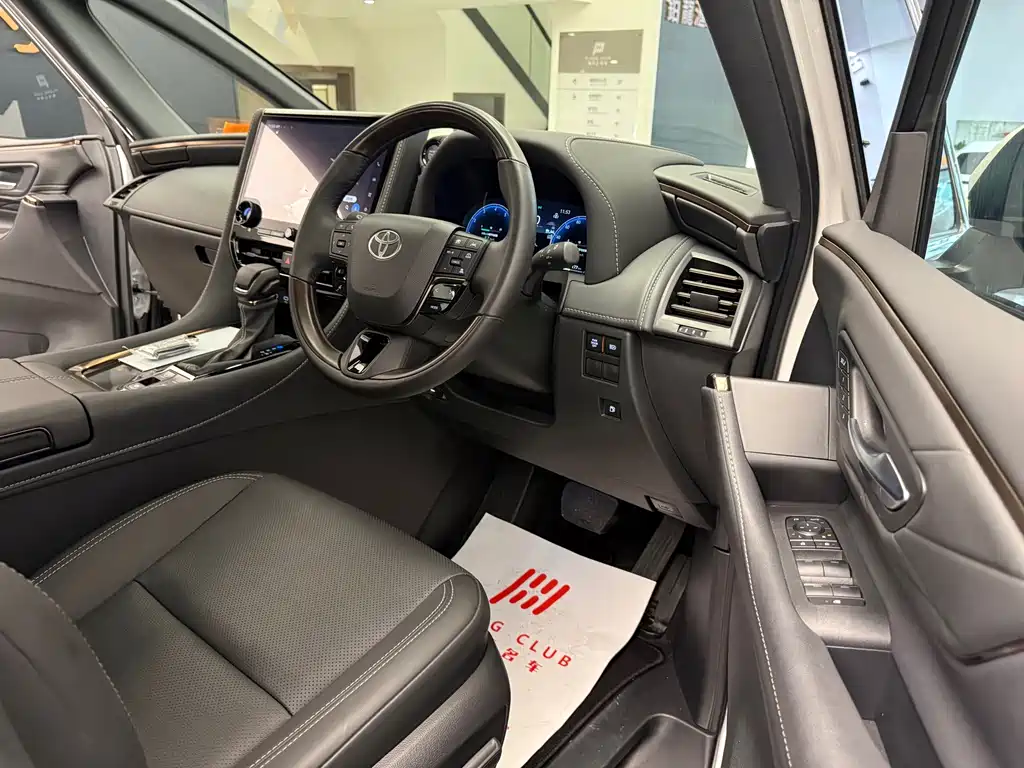 Toyota Alphard 2025 — фото 3
