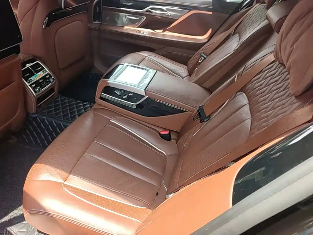 BMW 7 Series 2019 — фото 17