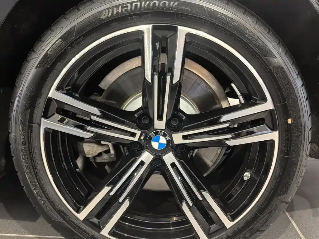 BMW 3 Series 2025 — фото 15