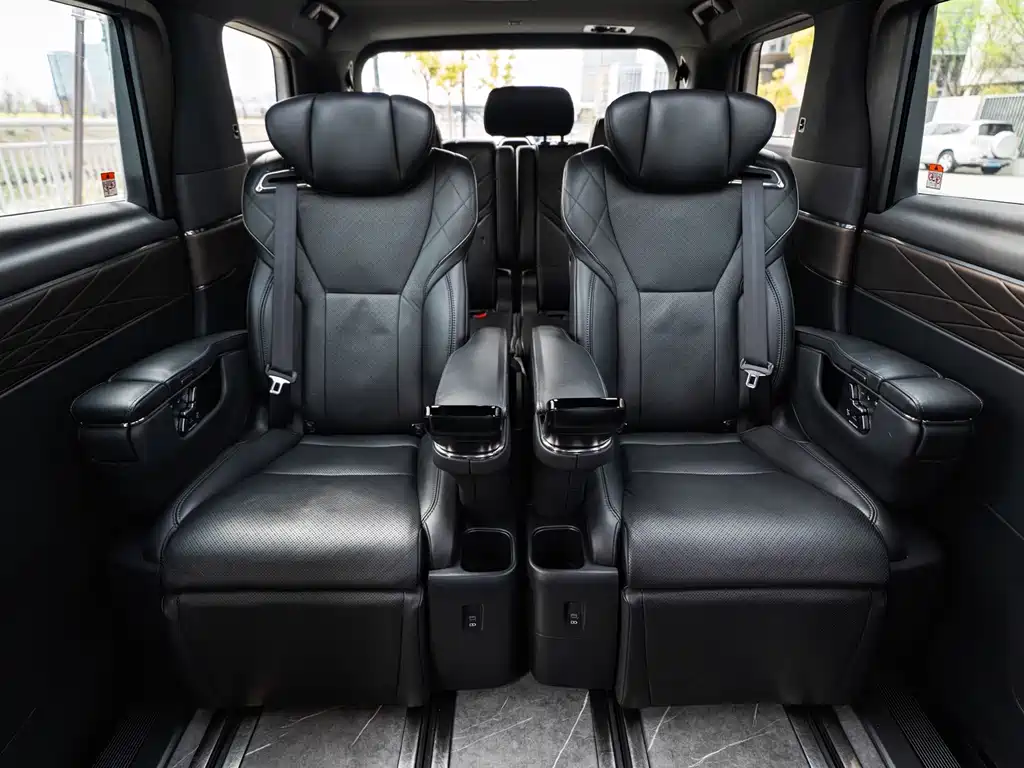 Toyota Alphard 2024 — фото 10