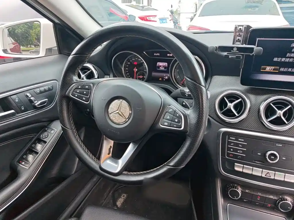 Mercedes-Benz GLA 2018 — фото 11