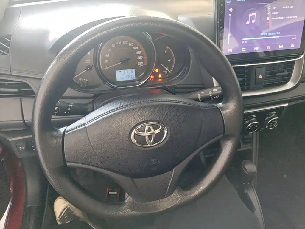 Toyota Yaris L 2021 — фото 11