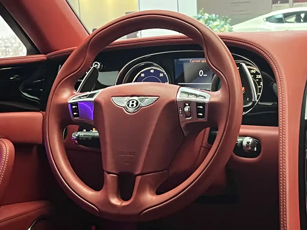Bentley Flying Spur 2017 — фото 15