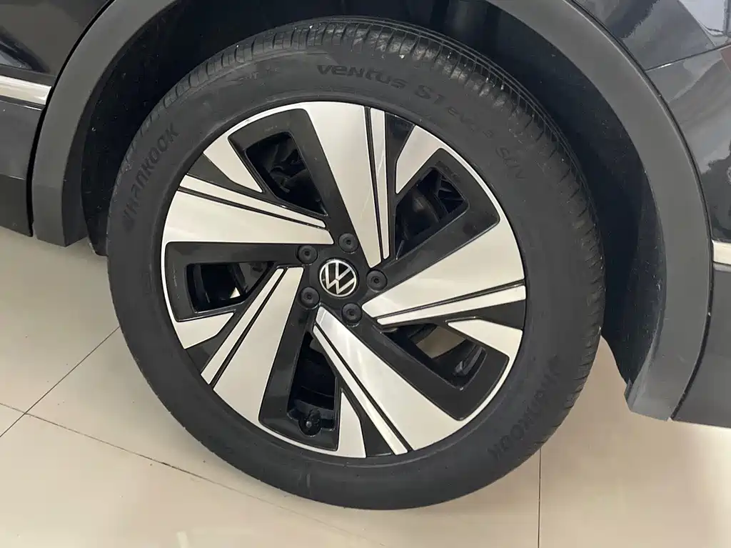 Volkswagen Tiguan L 2023 — фото 16