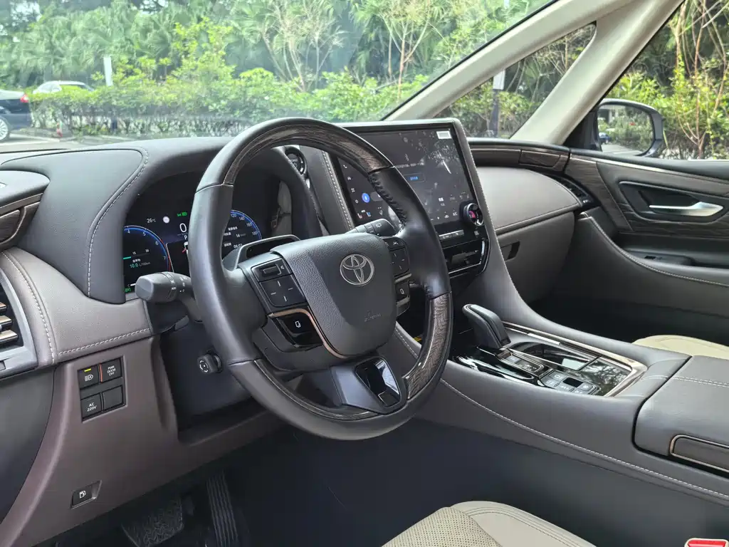Toyota Alphard 2024