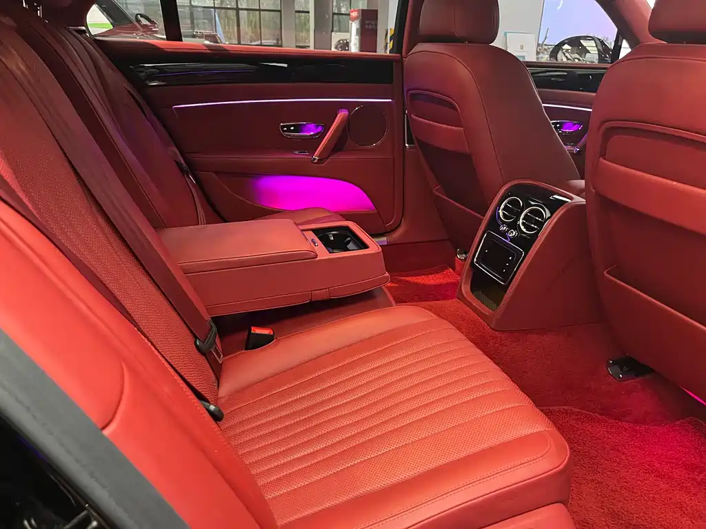 Bentley Flying Spur 2017 — фото 16