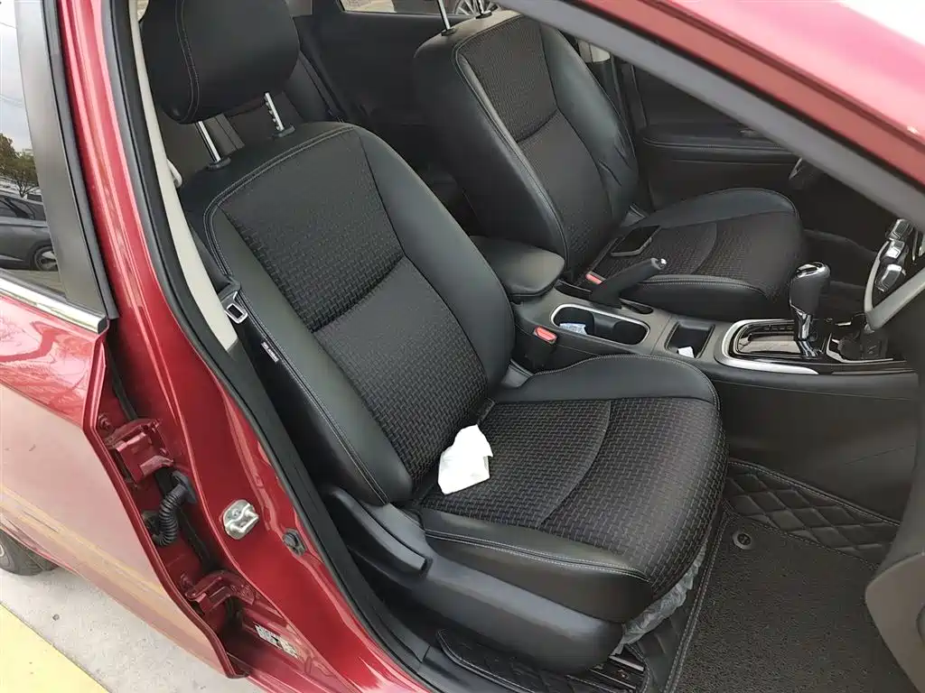 Nissan Tiida 2017 — фото 25
