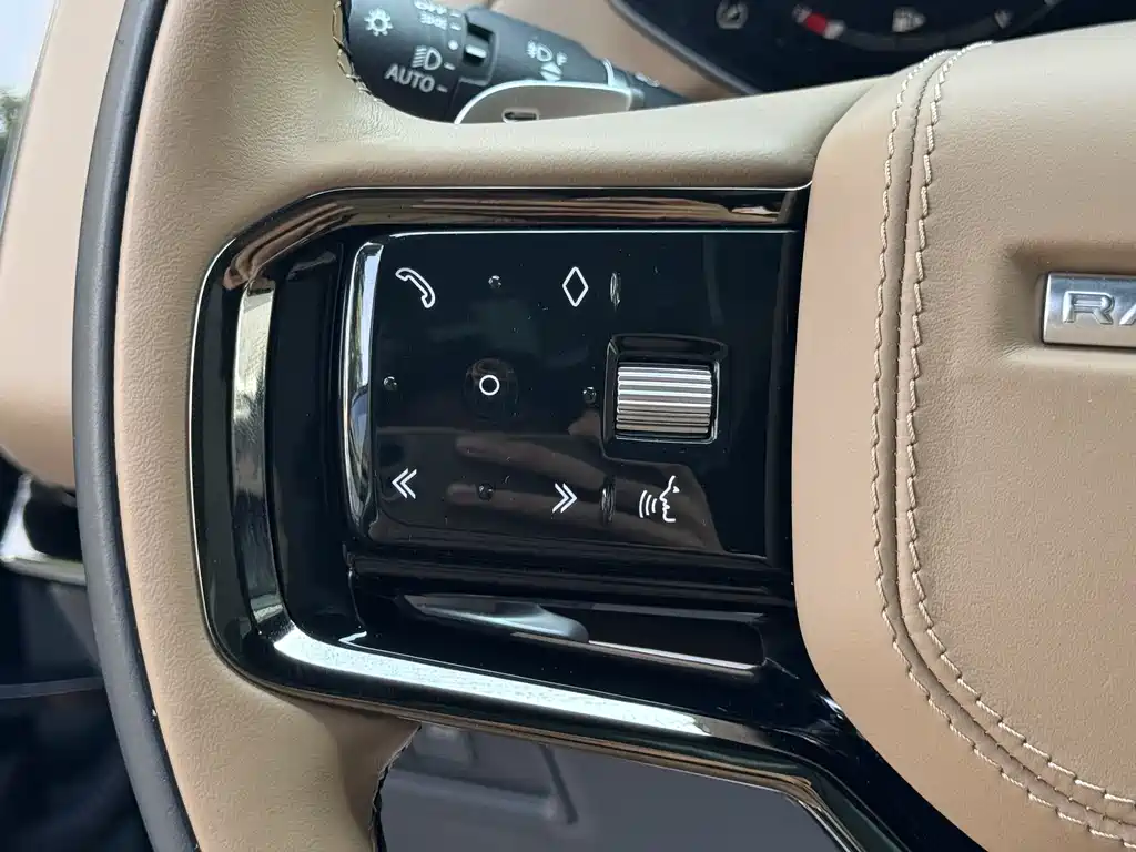 Land Rover Sport 2023 — фото 10