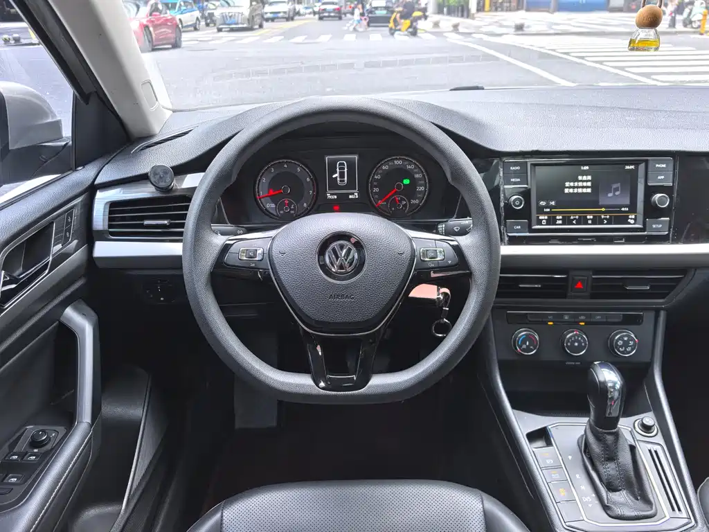 Volkswagen Lavida 2018 — фото 14