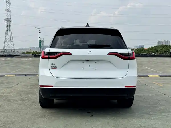 NIO ES8 2021
