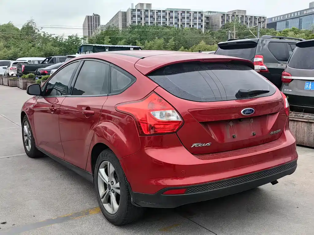 Ford Focus 2015 — фото 12