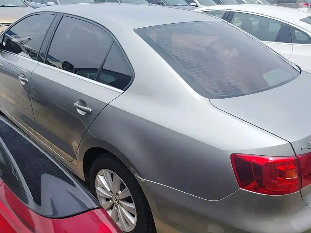 Volkswagen Sagitar 2015
