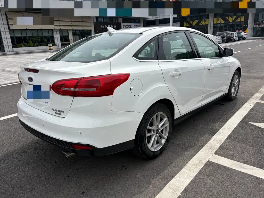 Ford Focus 2018 — фото 8