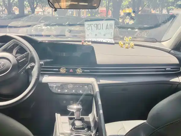 Hyundai Elantra 2022