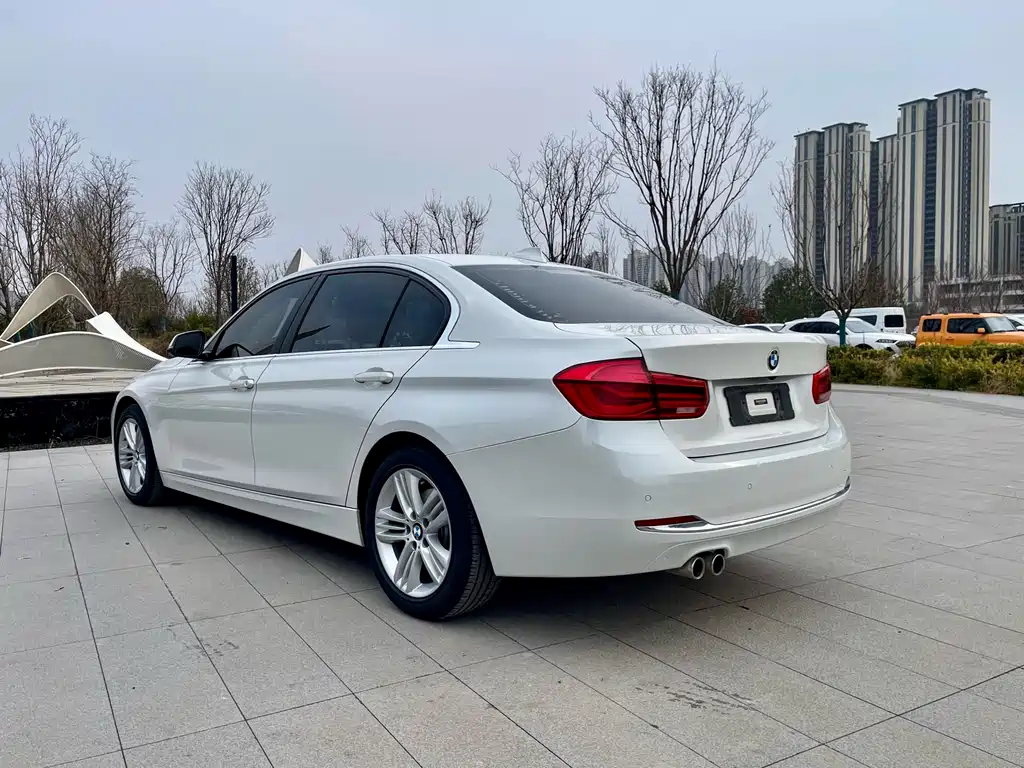 BMW 3 Series 2017 — фото 20