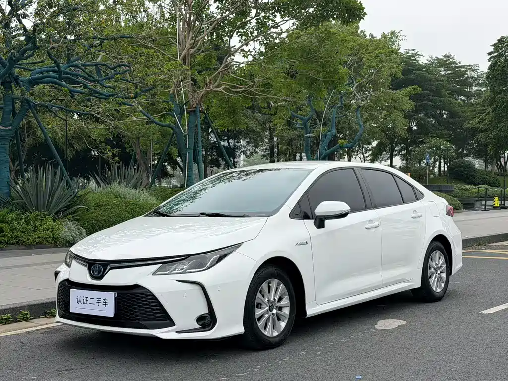 Toyota Corolla 2023 — фото 1