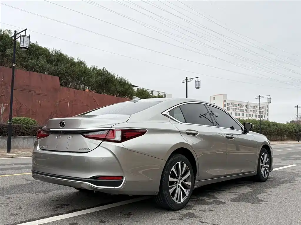 Lexus ES 2019 — фото 4