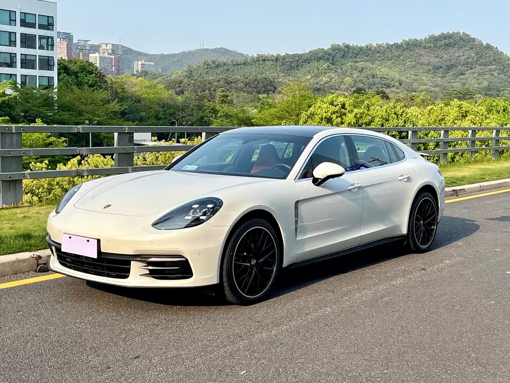 Porsche Panamera 2019 — фото 1