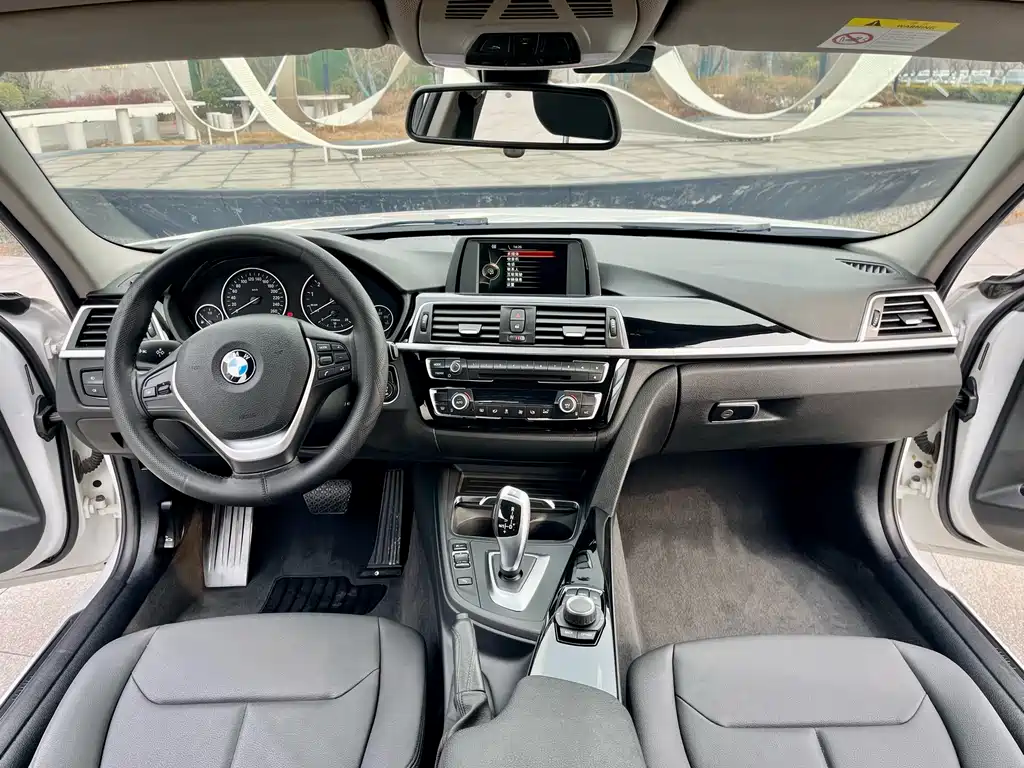 BMW 3 Series 2017 — фото 10