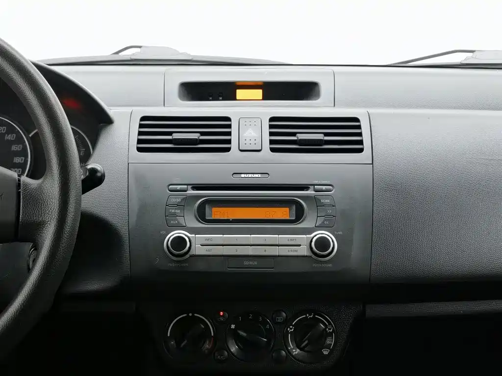 Suzuki Swift 2015 — фото 12