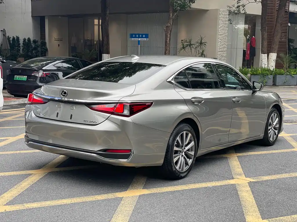 Lexus ES 2019 — фото 6