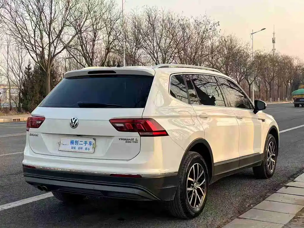 Volkswagen Tiguan L 2017 — фото 3