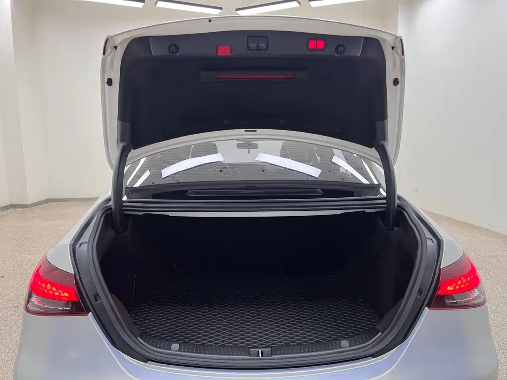 Mercedes-Benz E-Class 2022 — фото 31