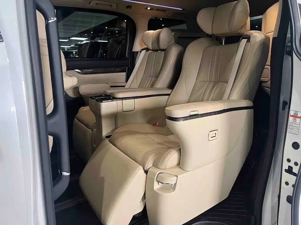 Toyota Alphard 2018 — фото 25