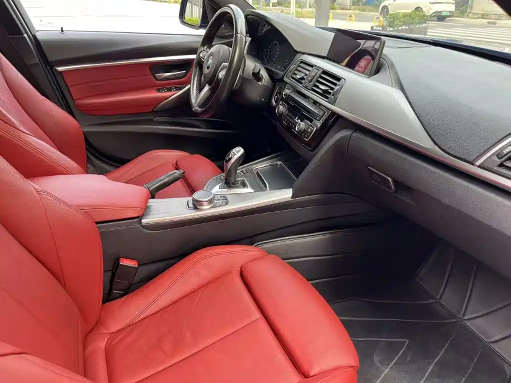 BMW 3 Series 2018 — фото 16