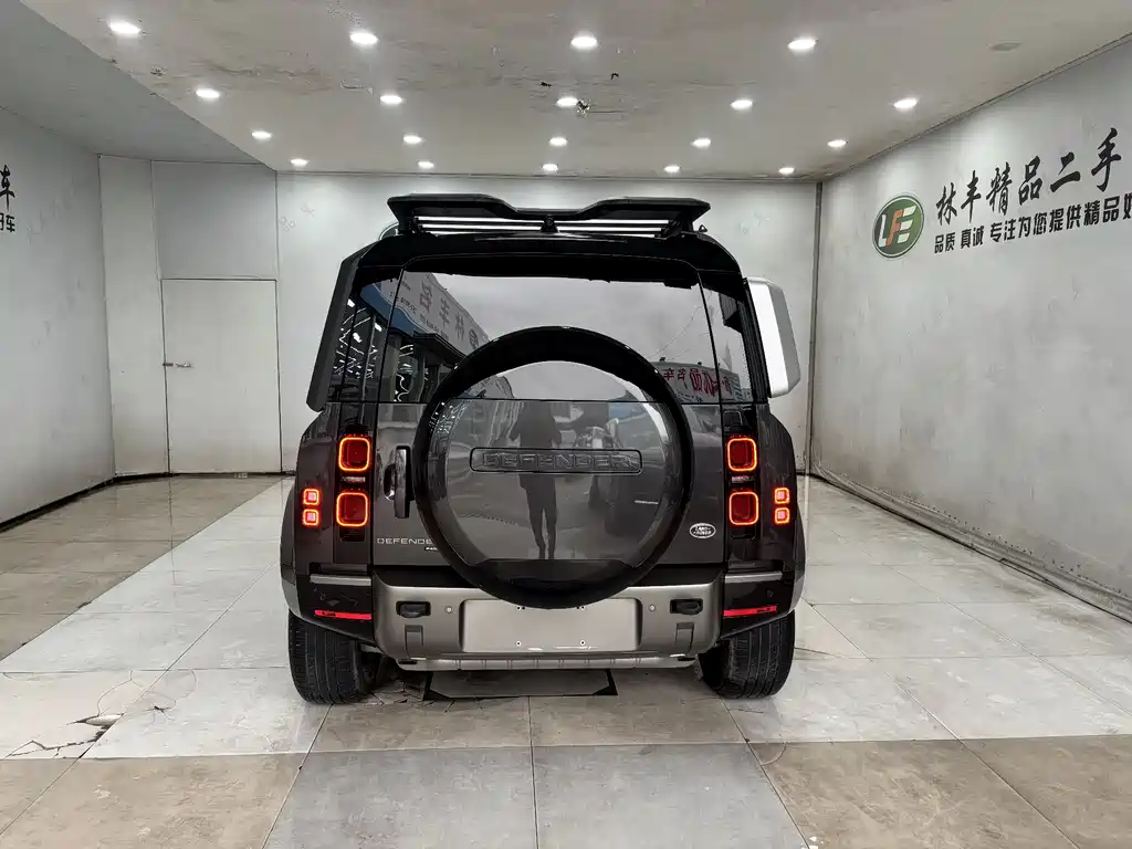 Land Rover Defender 2023 — фото 6