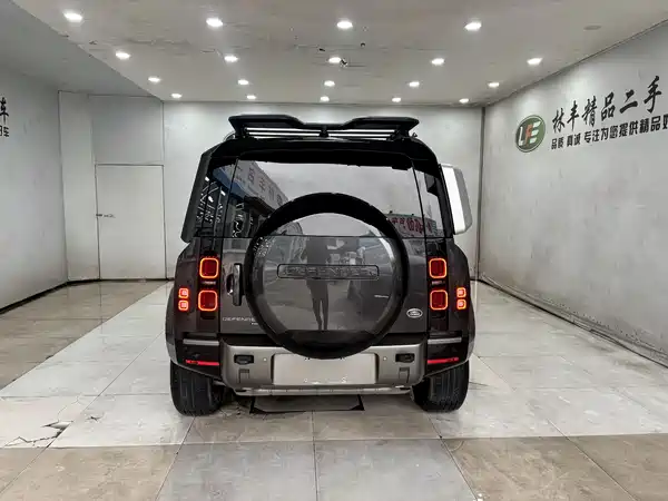 Land Rover Defender 2023