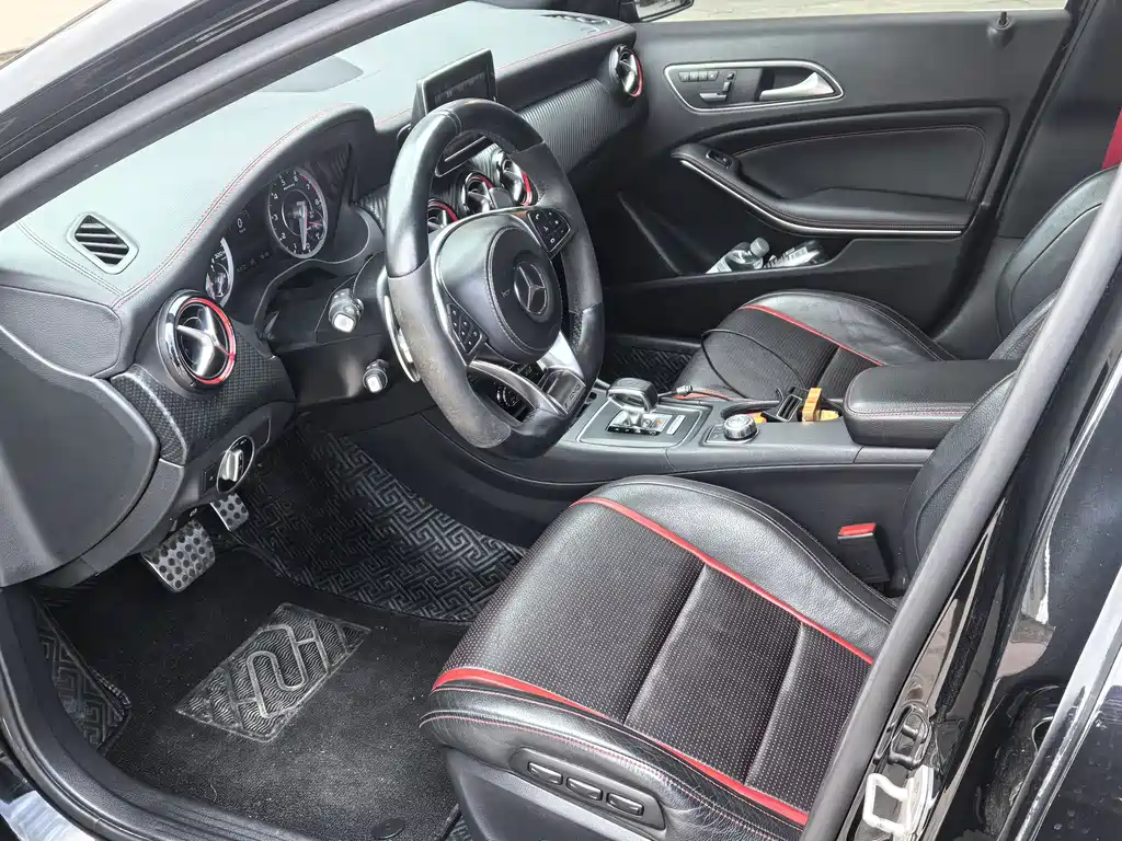 Mercedes-Benz A-Class AMG 2018 — фото 10