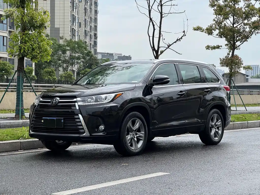 Toyota Highlander 2018 — фото 1