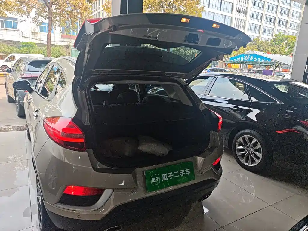 Geely Emgrand GS 2017 — фото 15