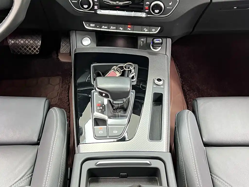 Audi Q5L 2022 — фото 19