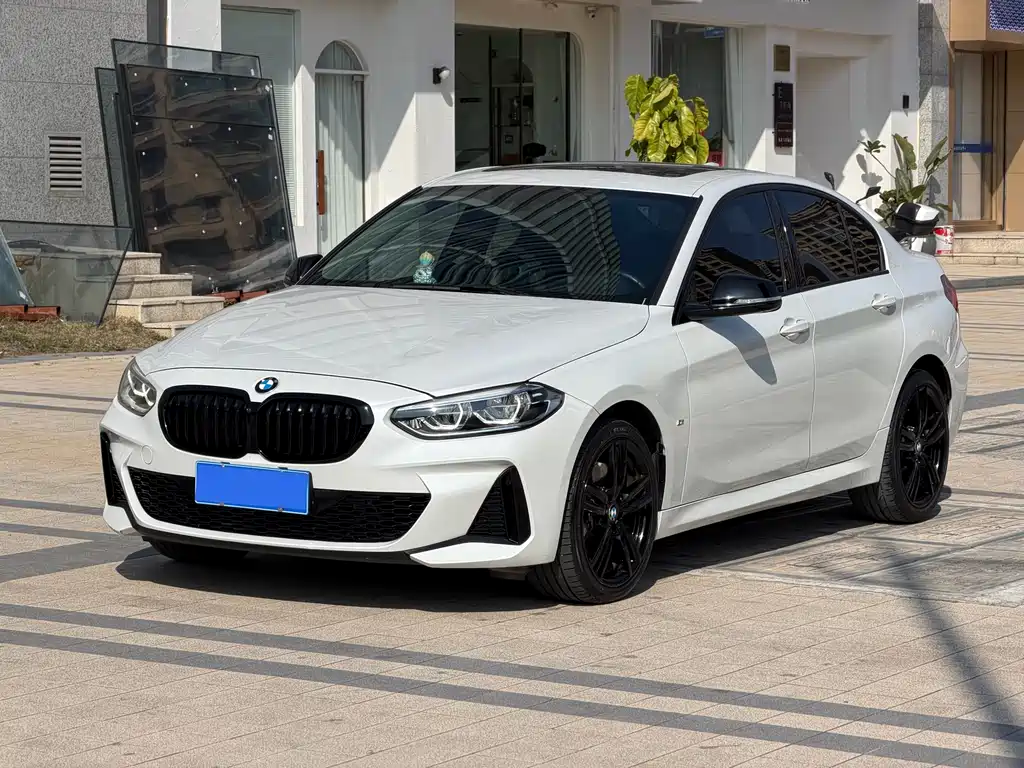 BMW 1 Series 2023 — фото 1