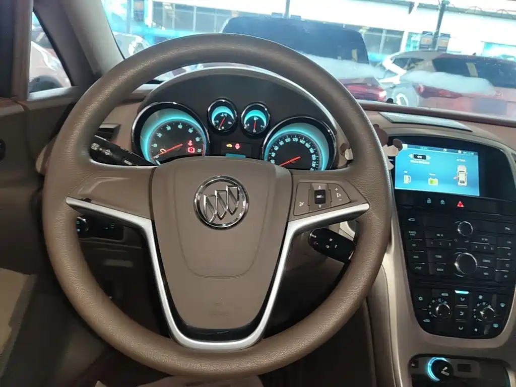 Buick Excelle 2014 — фото 11