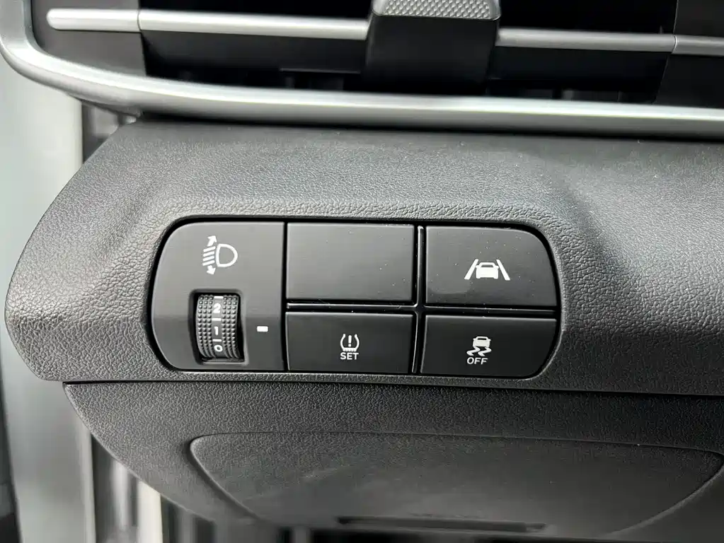 Hyundai Elantra 2022 — фото 13