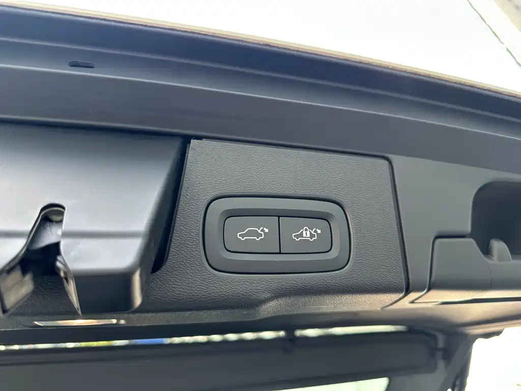 Volvo XC60 PHEV 2023 — фото 18