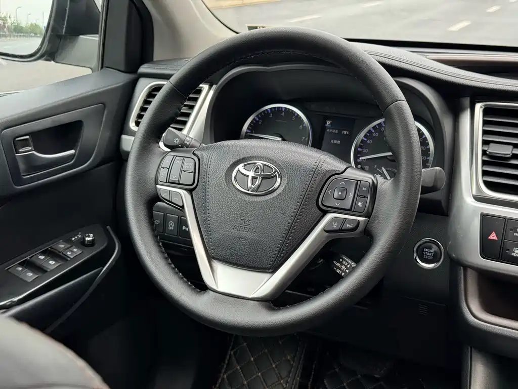 Toyota Highlander 2018 — фото 7
