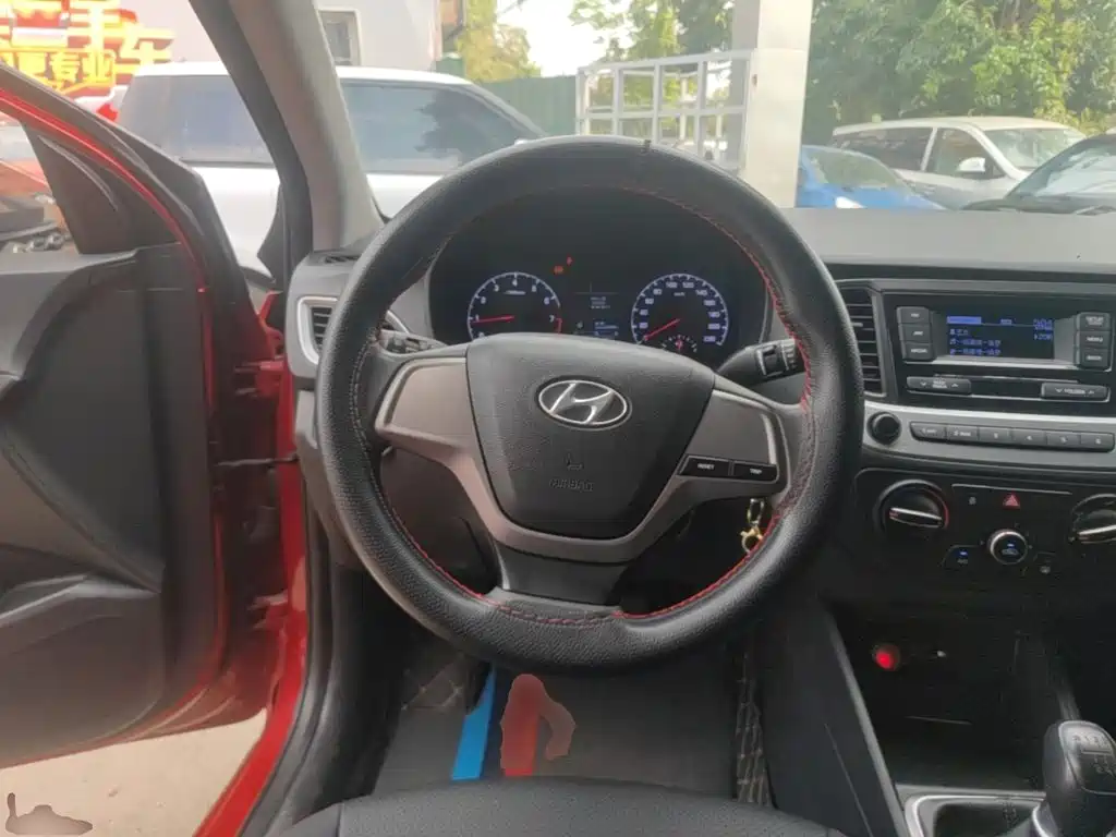 Hyundai Verna 2017 — фото 11