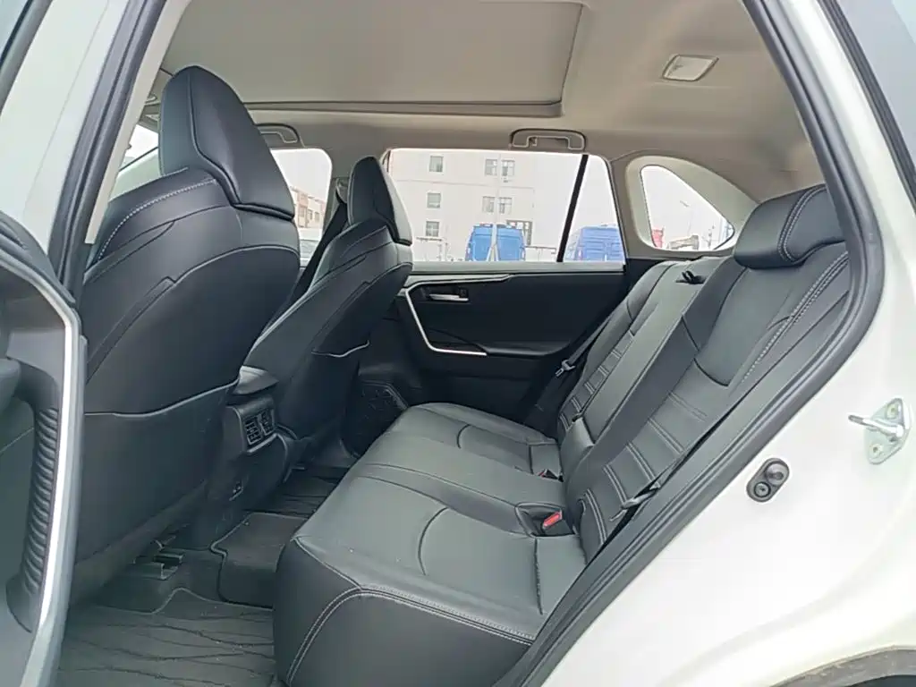 Toyota Wildlander 2023 — фото 17