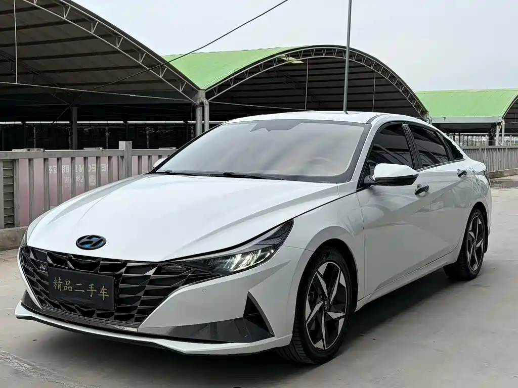 Hyundai Elantra 2021 — фото 1