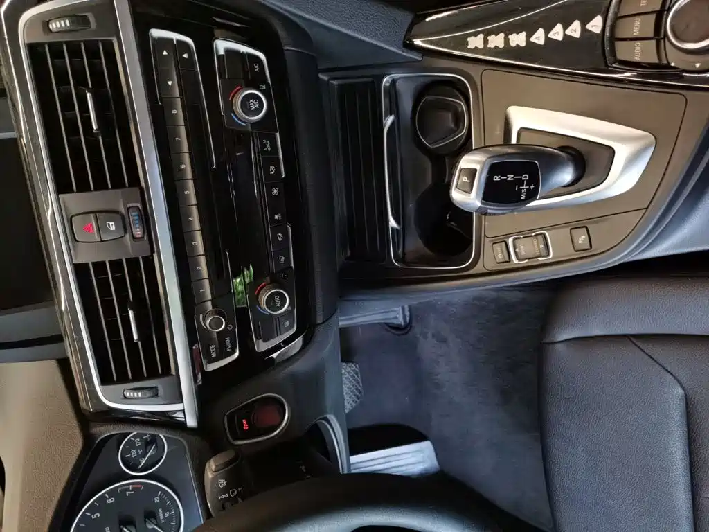 BMW 3 Series 2017 — фото 15
