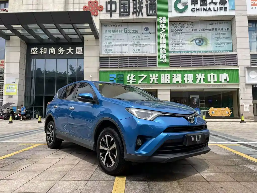 Toyota RAV4 2017 — фото 1