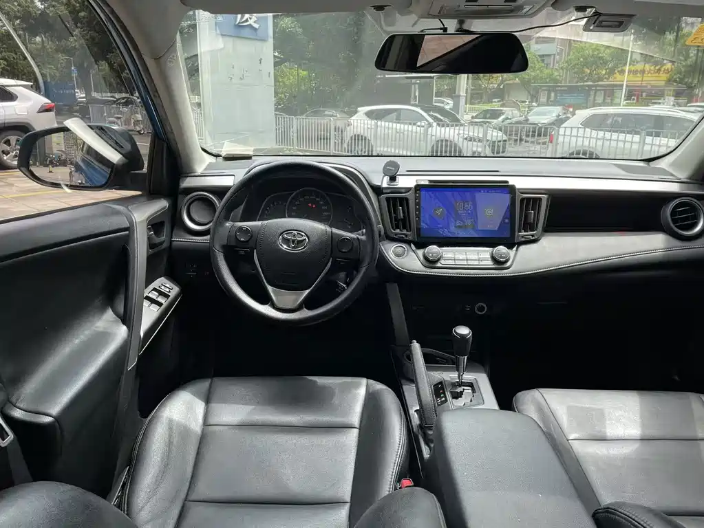 Toyota RAV4 2017 — фото 13