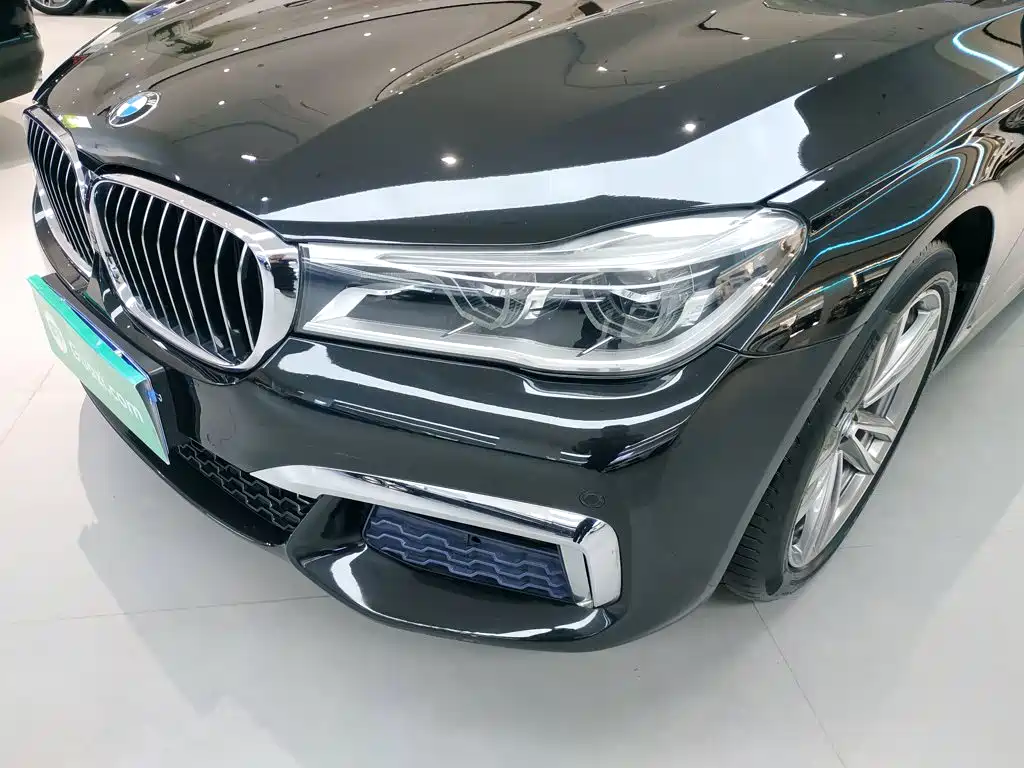 BMW 7 Series 2018 — фото 24
